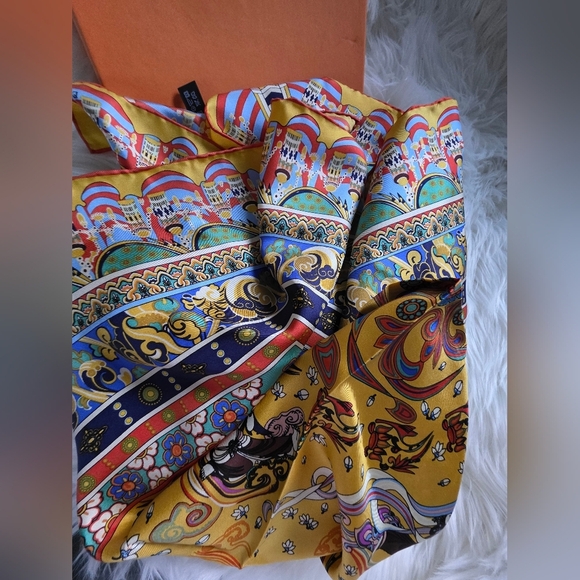 E-Oriloks Vintage scarf in pure silk/ Oriental motif. - Picture 4 of 6